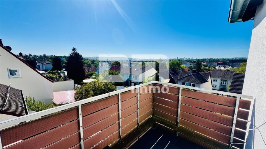 Sanierte Doppelhaushälfte mit großzügigem Garten, Garage & viel Platz für die Familie - OG Balkon Panoramablick